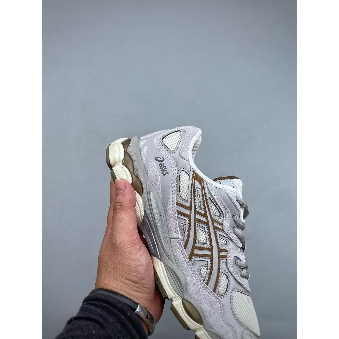 <p>Asics Gel-NYC 透气跑鞋</p>