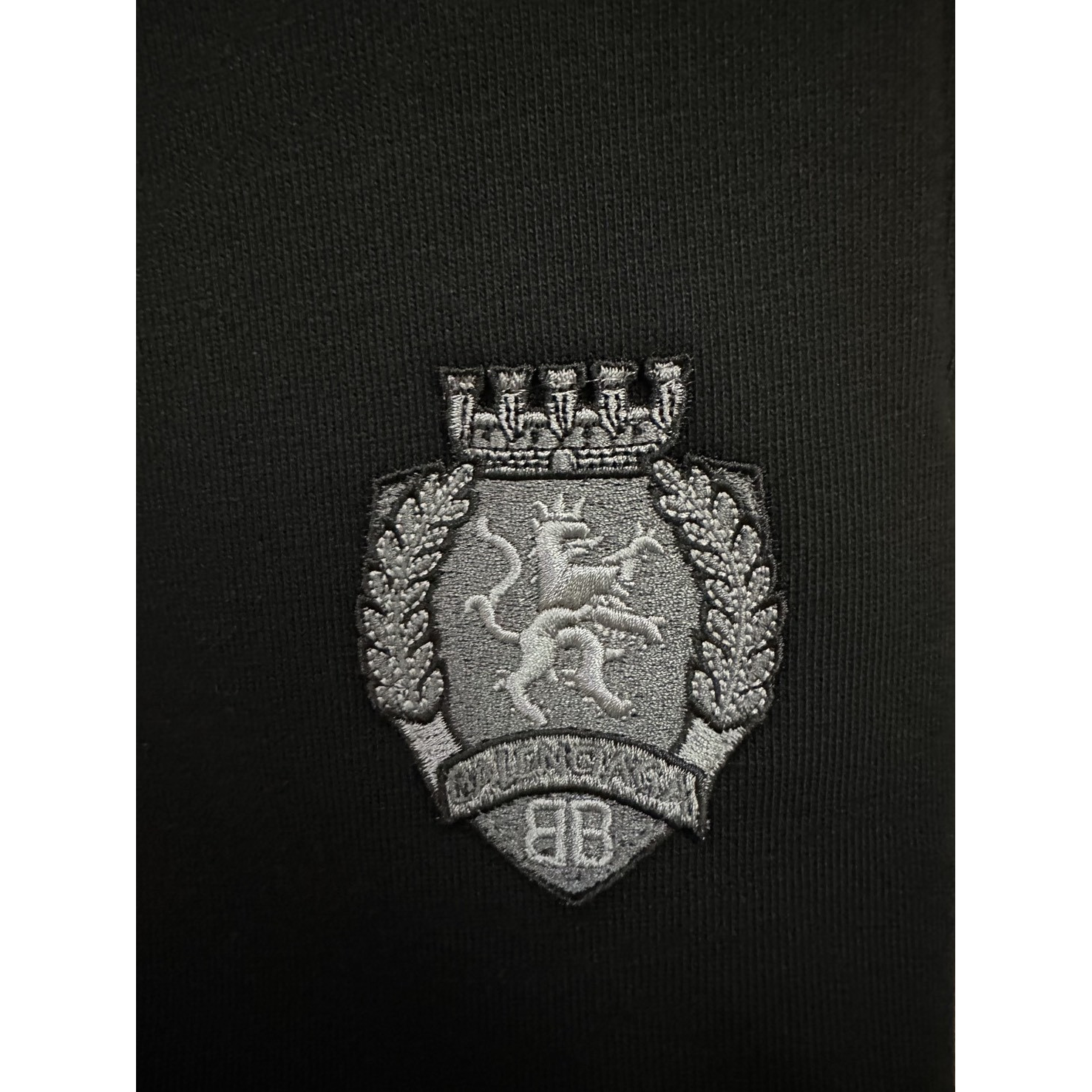 <p>Balenciaga Football系列七分休闲裤(黑)</p>