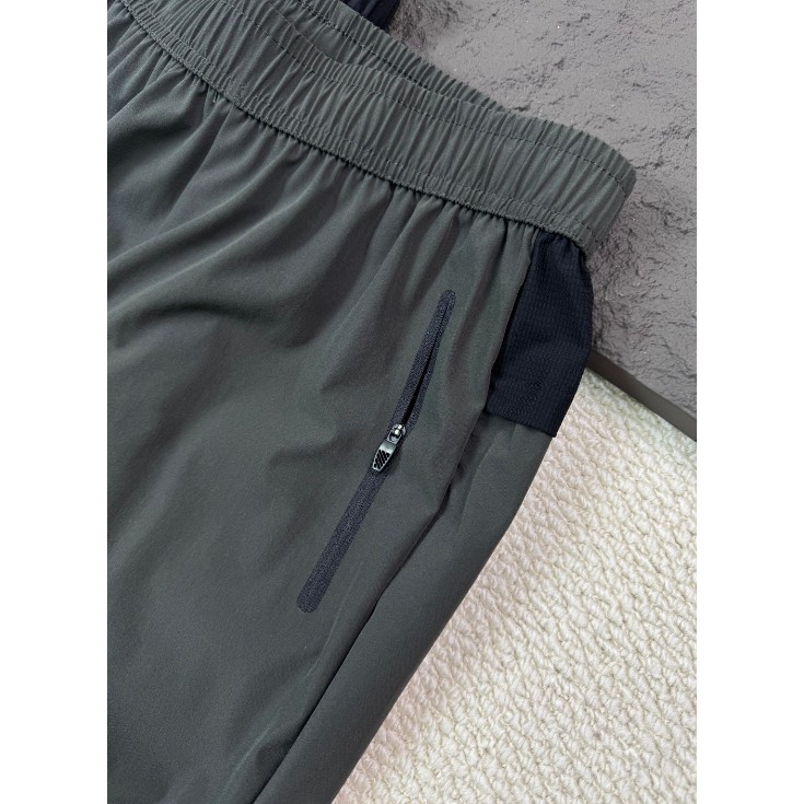 <p>On 昂跑 Track Pants 2 男款輕量透氣運動長褲(黑)</p>
