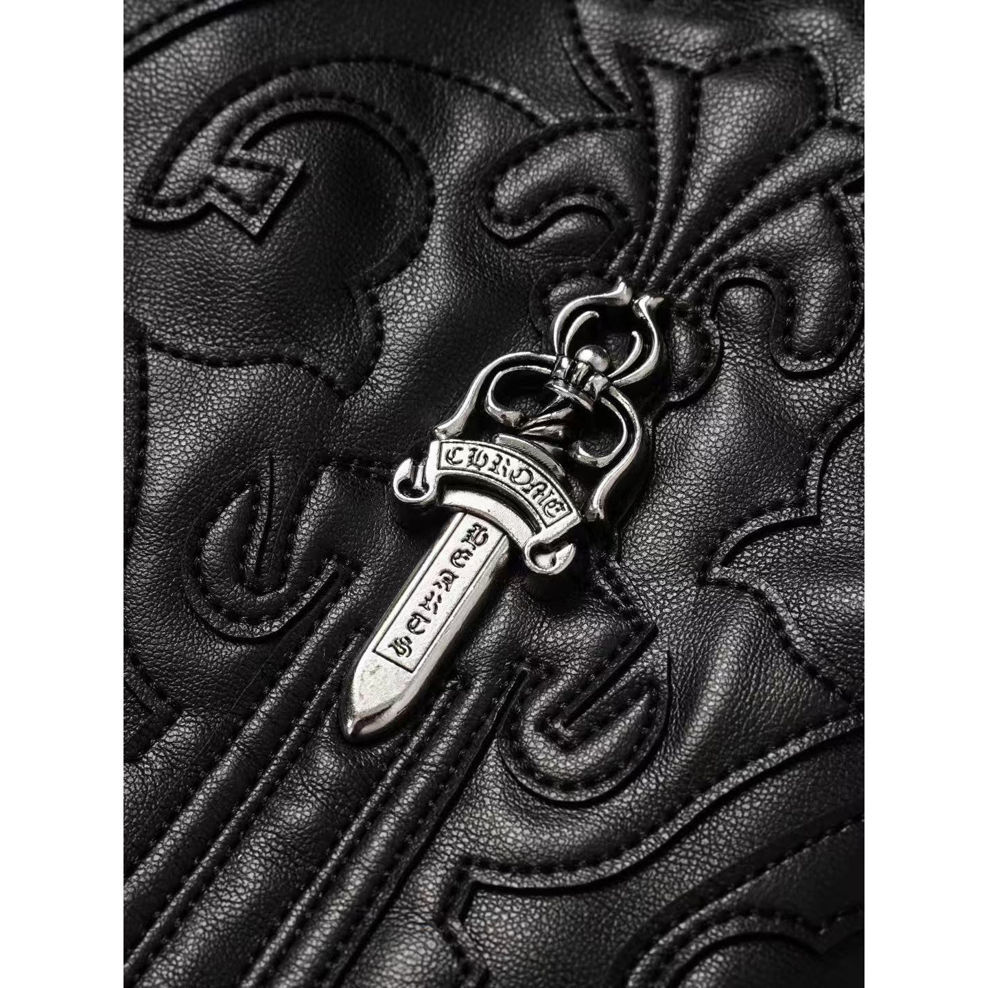 <p>Chrome Hearts 立领宝剑皮衣外套(黑)</p>