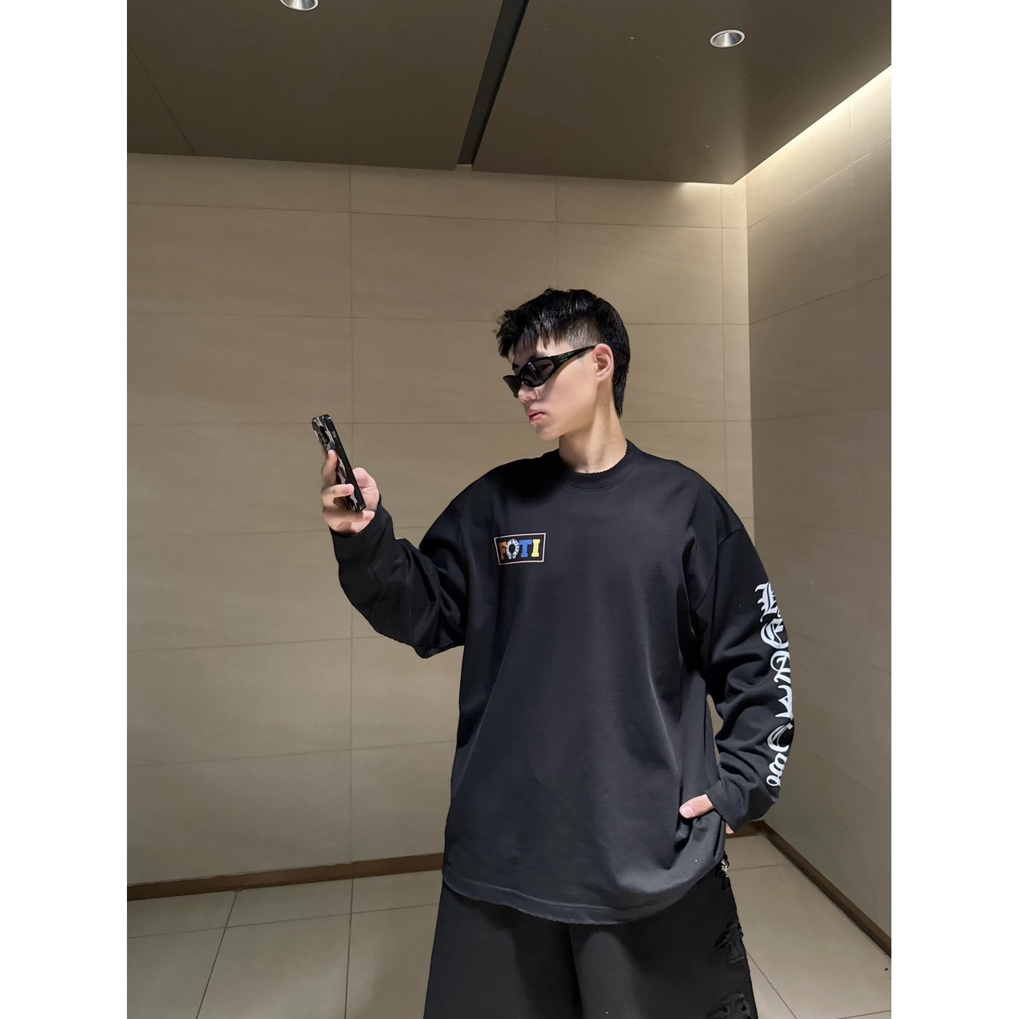<p>CHROME HEARTS 长袖T恤(黑B11)</p>

<p>&nbsp;</p>