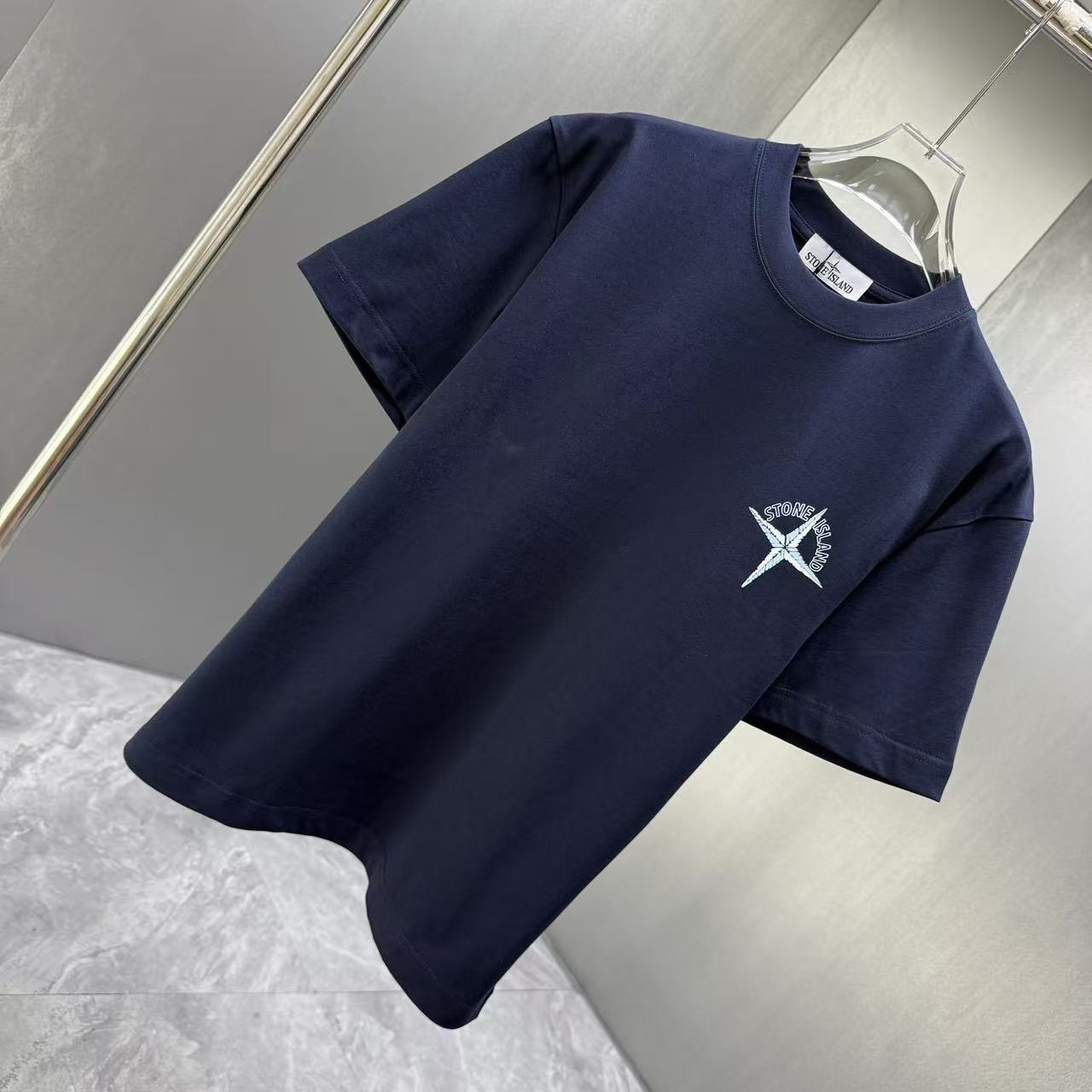 <p>Stone Island 短袖T恤(深藍)</p>