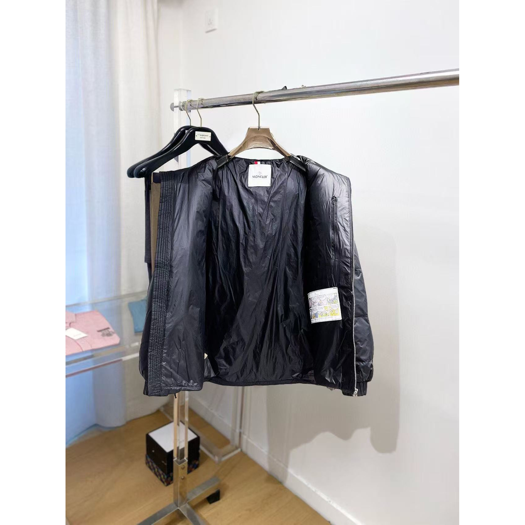 <p>MONCLER&nbsp;秋冬新款羽绒服(藏青)&nbsp;</p>