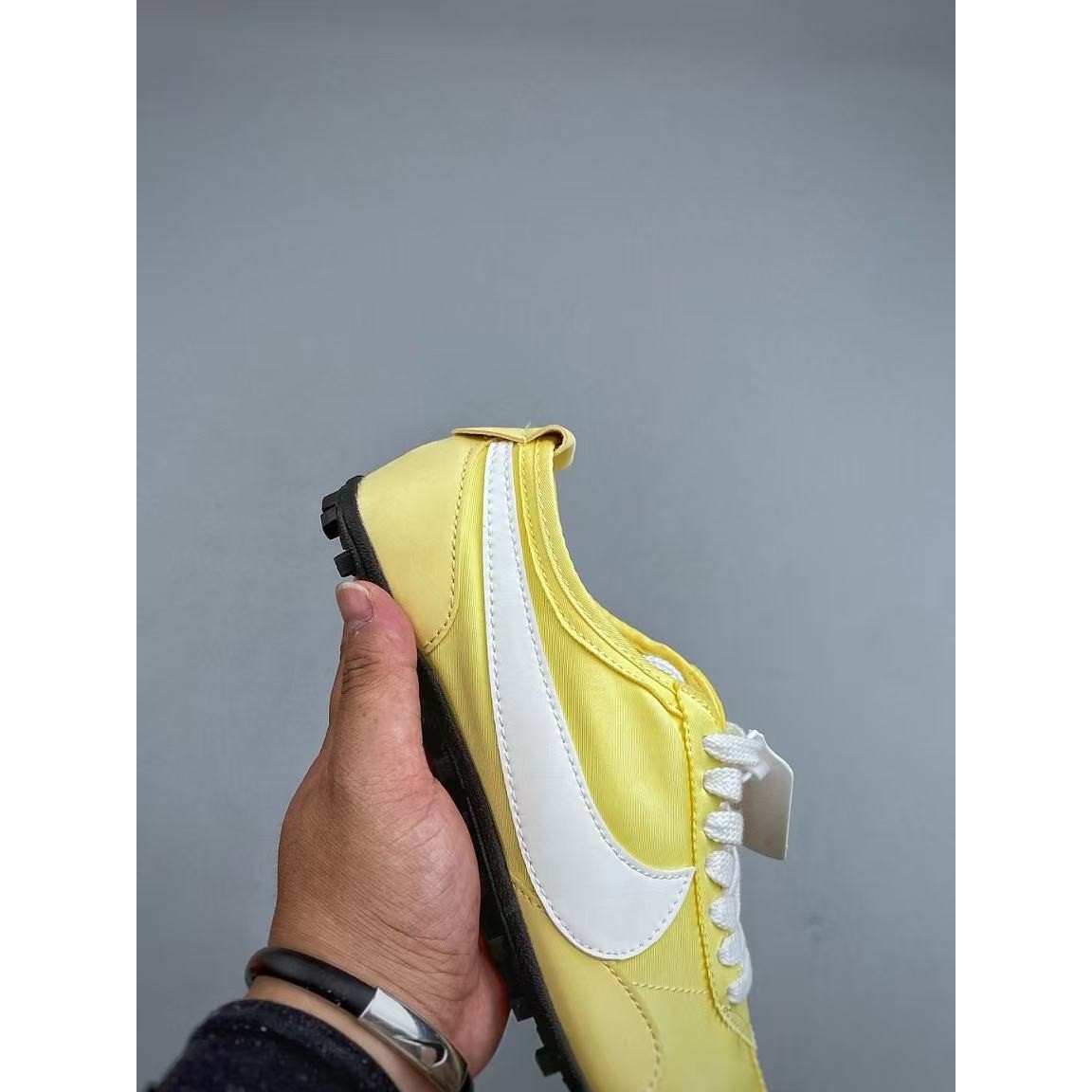 <p>NIKE MOON SHOE OG SP 休闲板鞋(黃)</p>