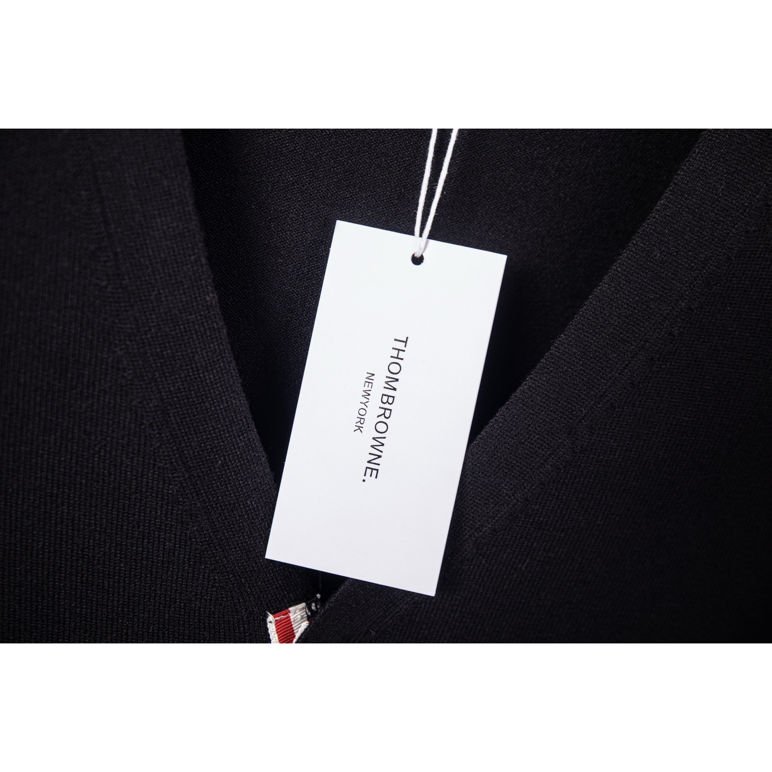 <p>Thom Browne&nbsp;针织开衫外套(黑色DZ17)</p>