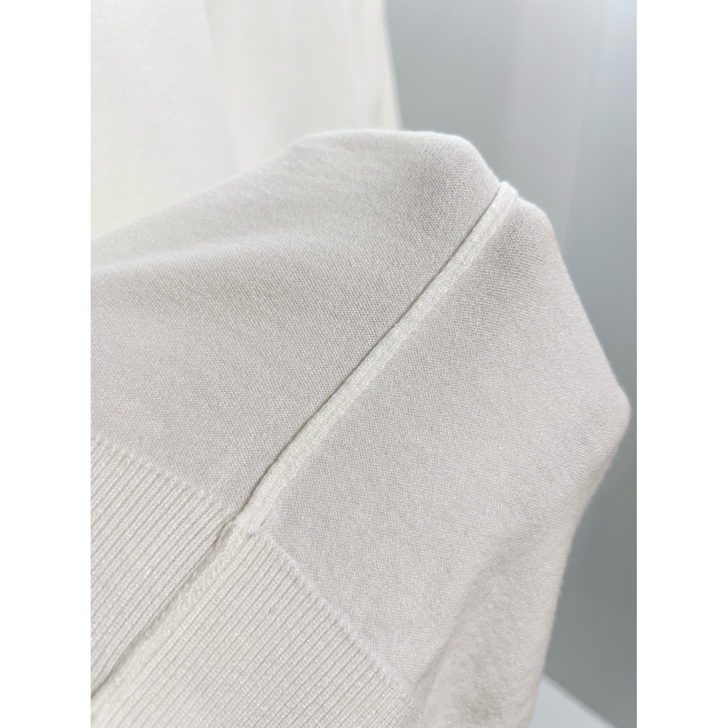 <p>GUCCI 针织衫圆领(白)</p>