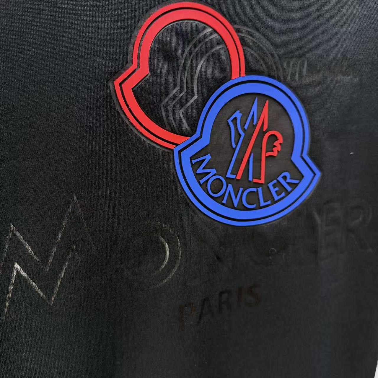 <p>Moncler 短袖T恤(黑)</p>