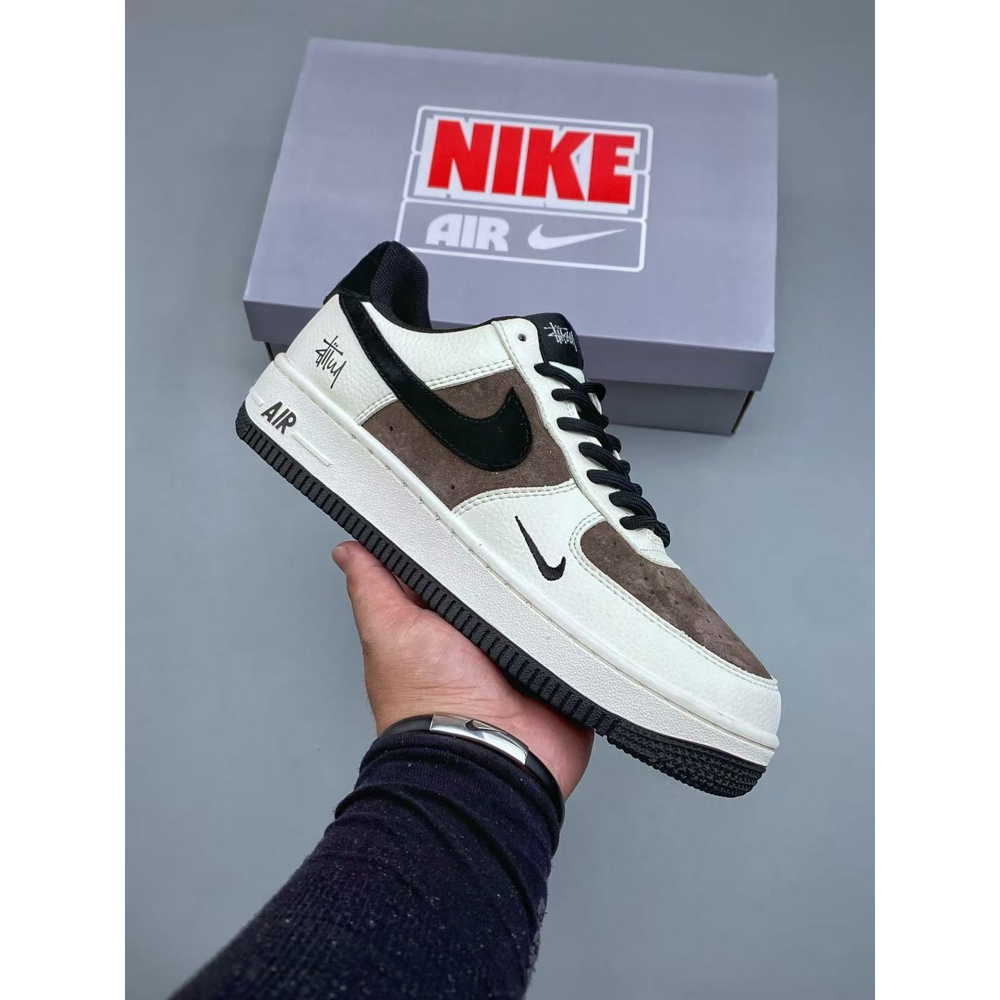 <p>Nike Air Force1 07 low &nbsp;联名款 112</p>