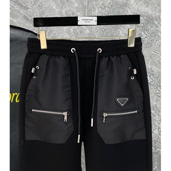 <p>PRADA&nbsp;休闲短裤(黑)</p>