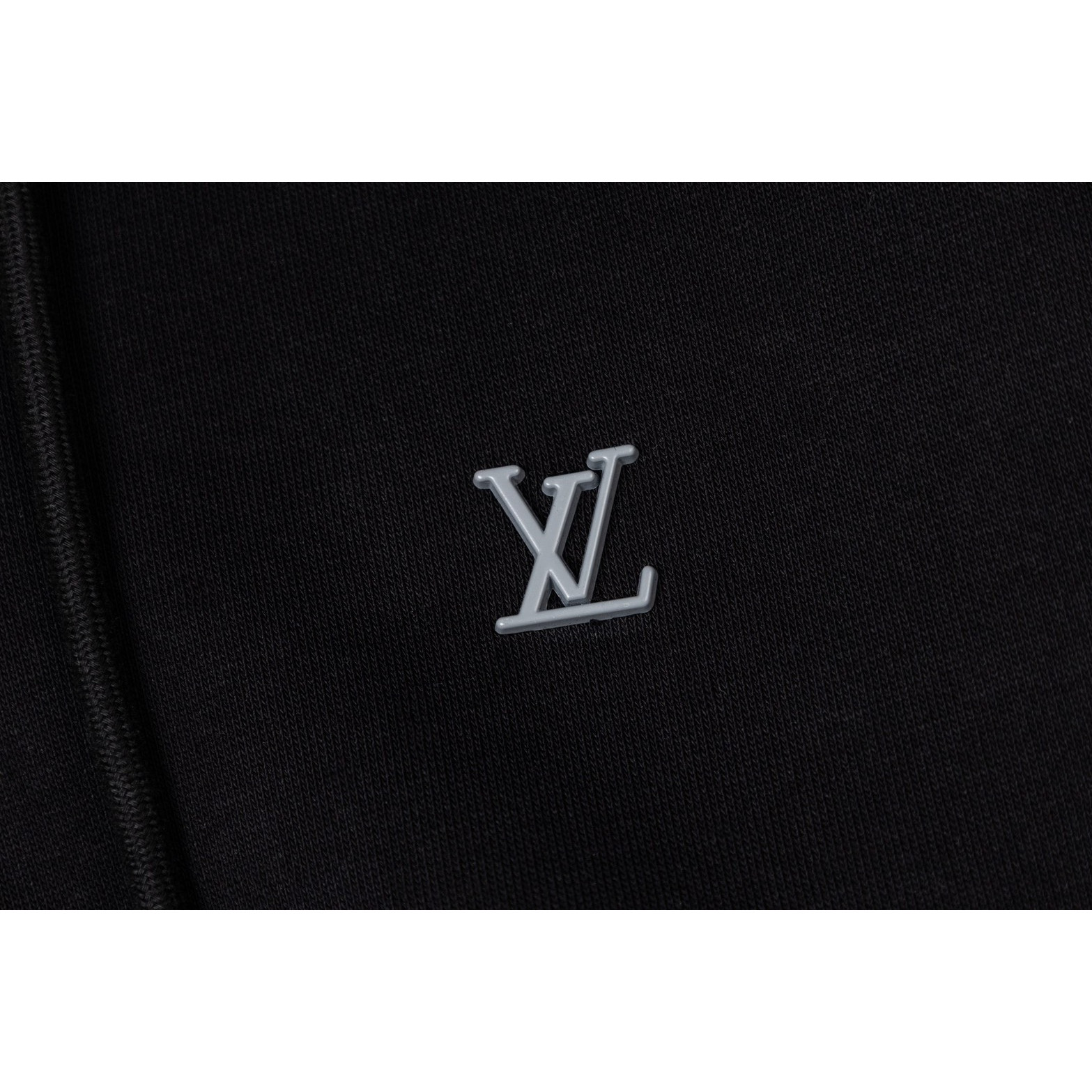 <p>LV 合金小标连帽拉链外套(Y197)</p>