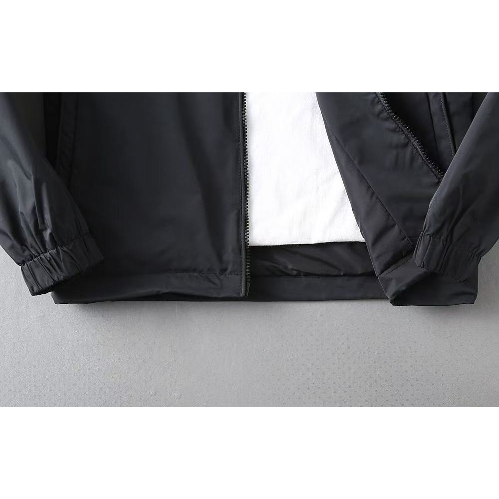 <p>MONCLER&nbsp;男士夹克外套(800856)</p>