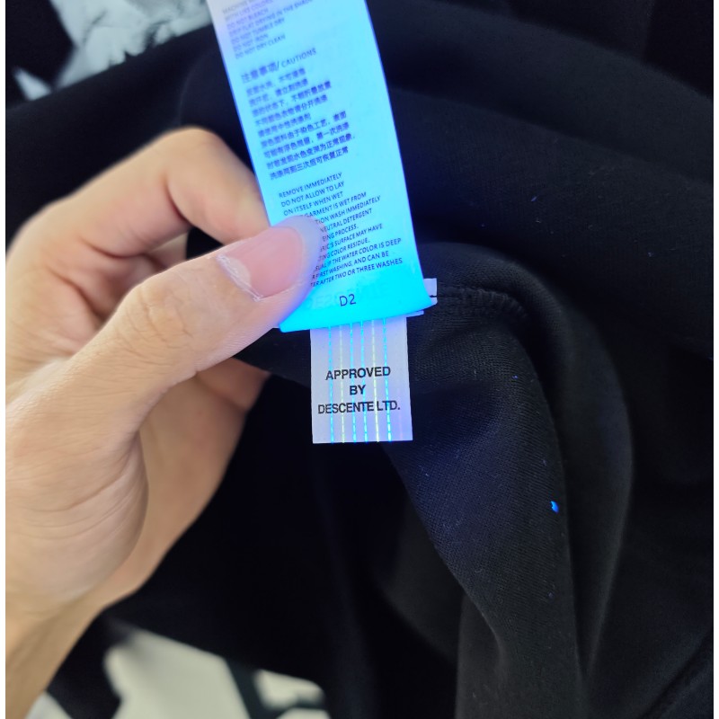 <p>DESCENTE 經典款棉 T (多色可選)</p>