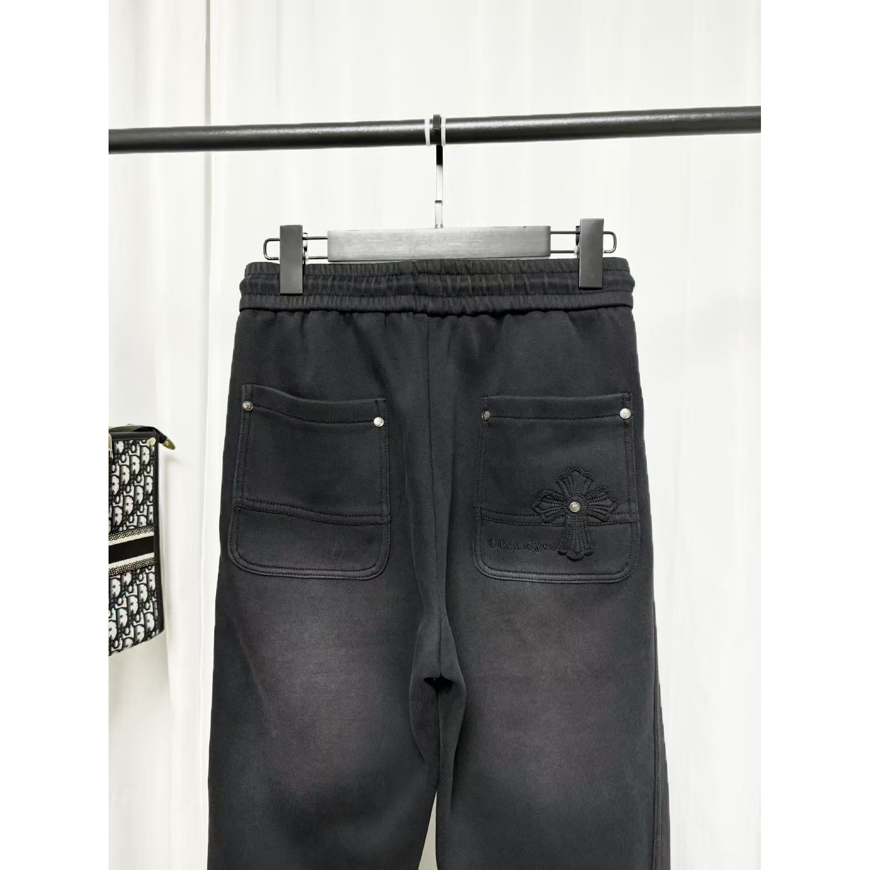 <p>Chrome Hearts 休闲长裤(黑)</p>