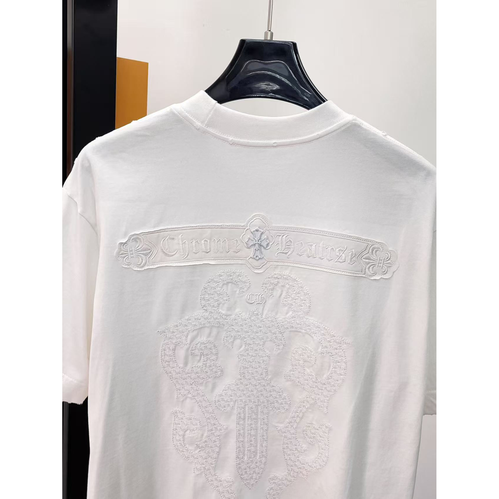 <p>CHROME HEARTS 专柜新款短袖T恤(白)</p>