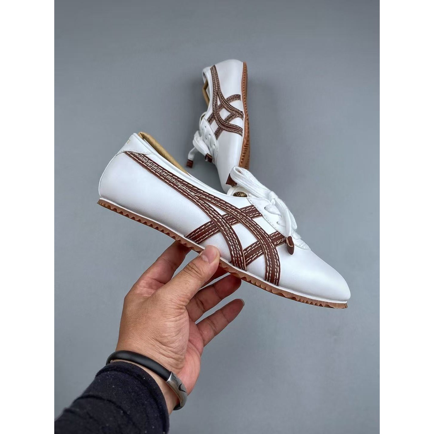 <p>Versace x Onitsuka Tiger 低帮休闲鞋(白)</p>