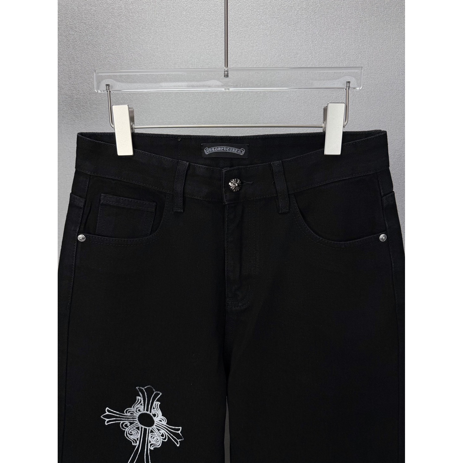 <p>CHROME HEARTS 马蹄十字架印花情侣款水洗宽松牛仔裤((黑)</p>