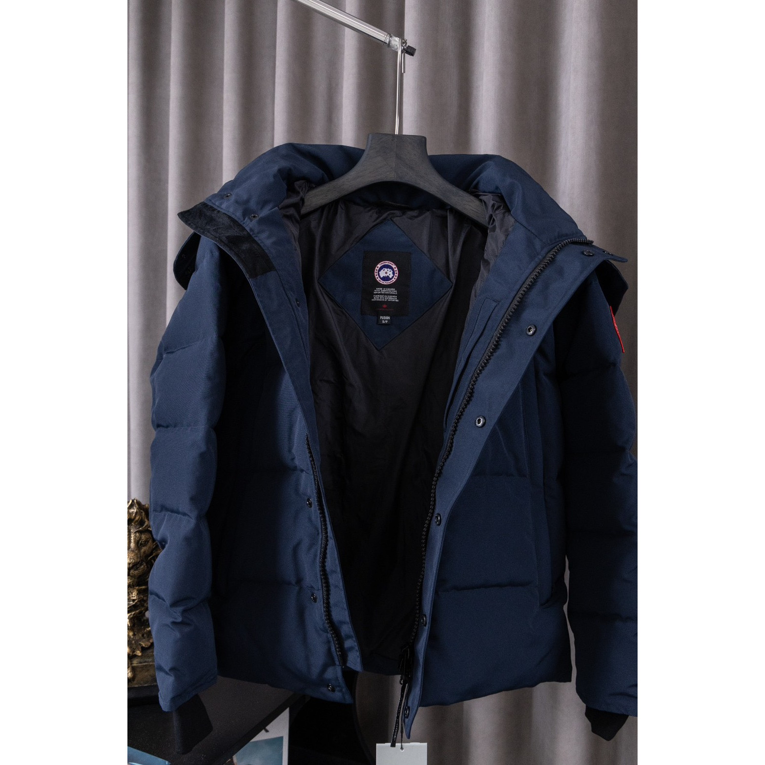 <p>Canada Goose 顶级狼毛Wyndham 2048M &nbsp;29款 系列派克大衣羽绒服(深蓝色)</p>