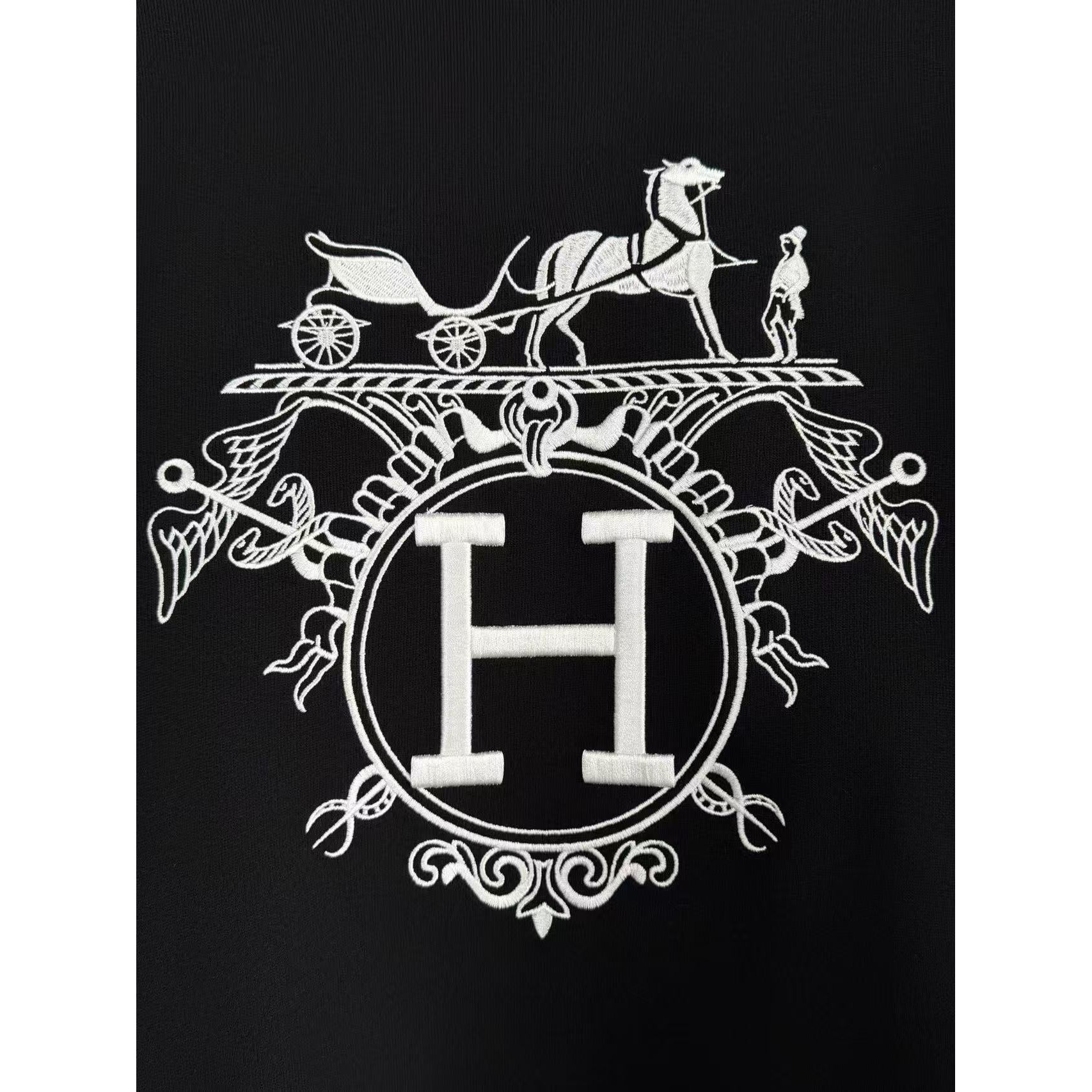 <p>Hermes 刺绣圆领卫衣(黑)</p>