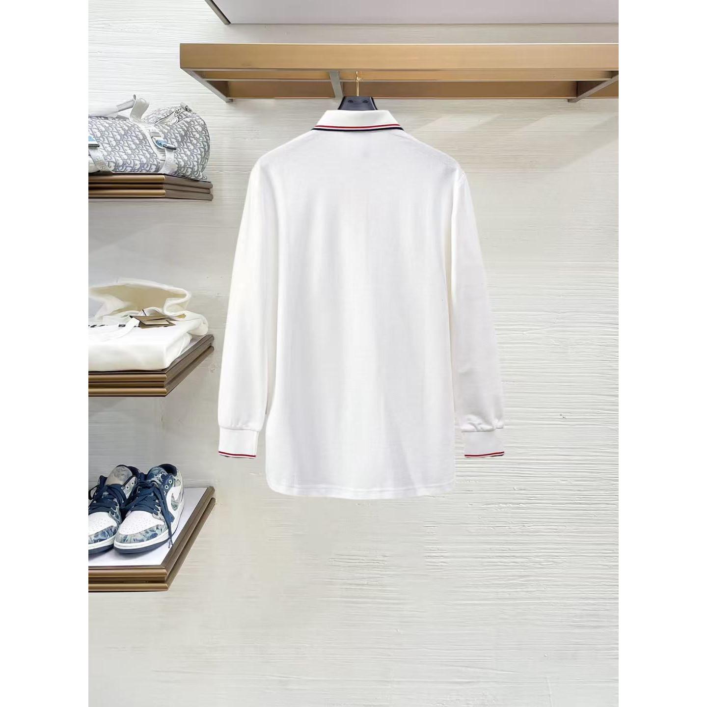<p>MONCLER 贴片长袖Polo衫(白)</p>