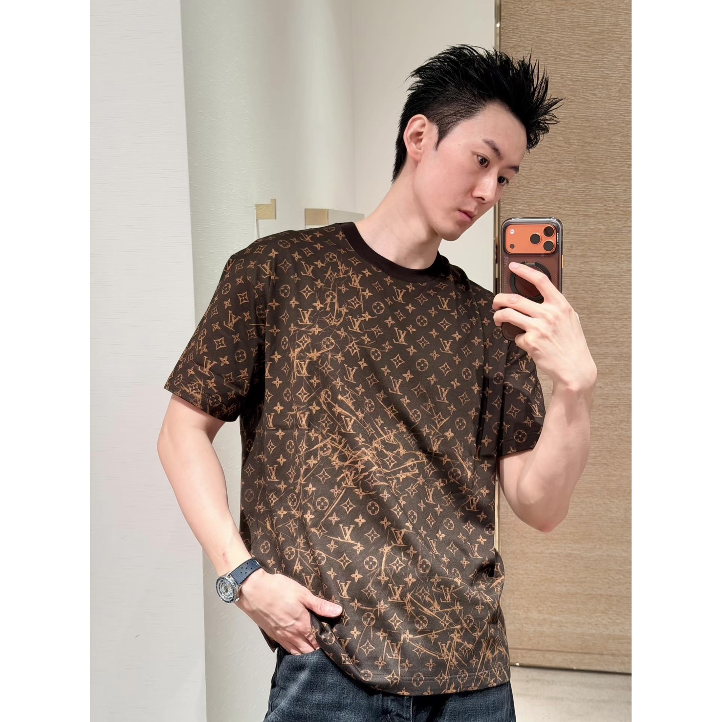 <p>LOUIS VUITTON Monogram 棉质印花短袖 T恤&nbsp;</p>