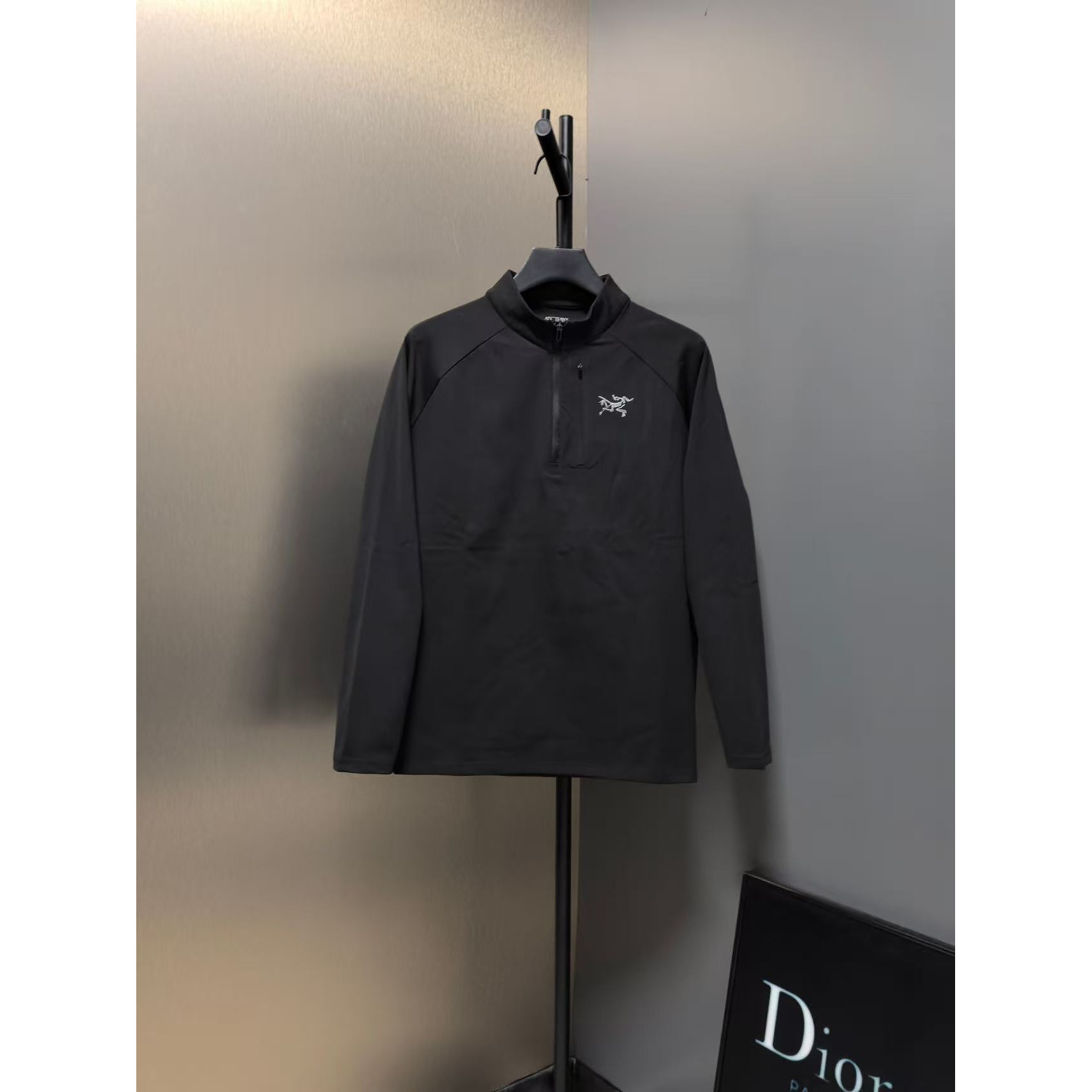 <p>Arc'teryx 半拉链口袋长袖打底(黑)</p>