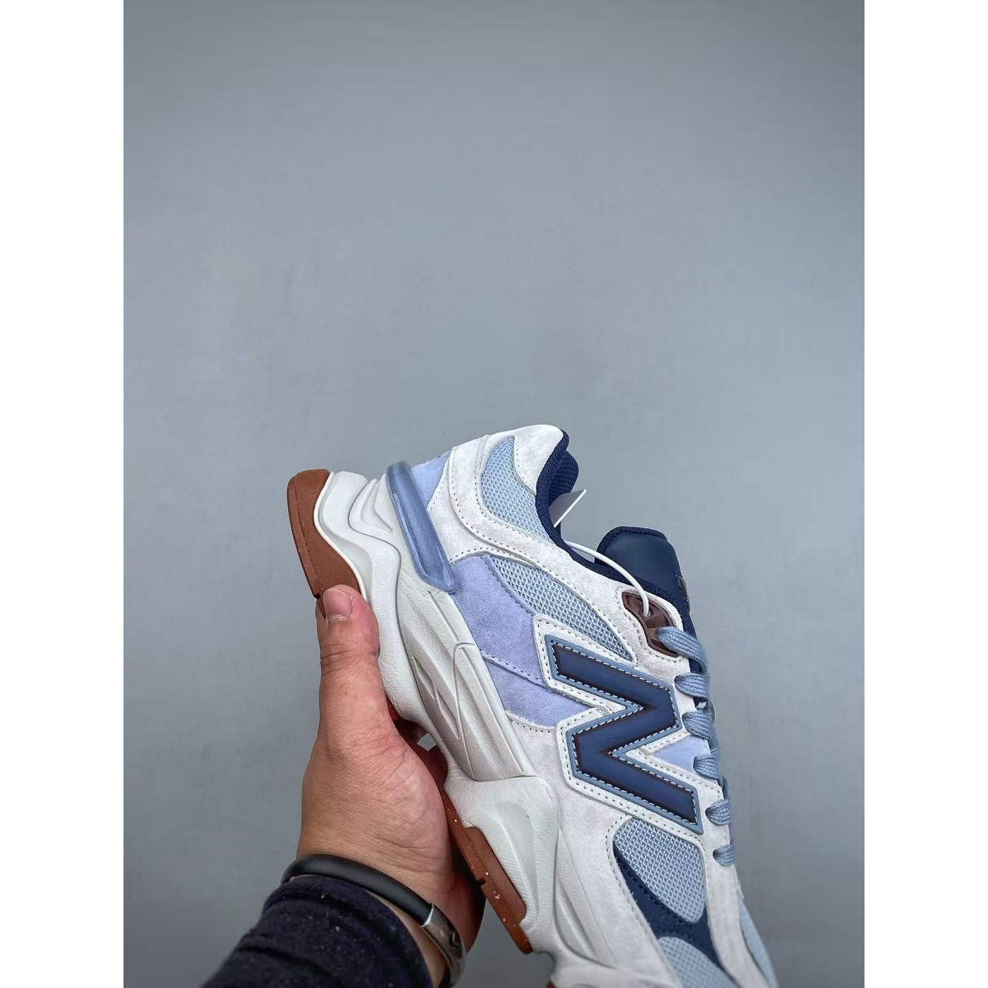 <p>New Balance NB9060 复古休闲运动鞋</p>