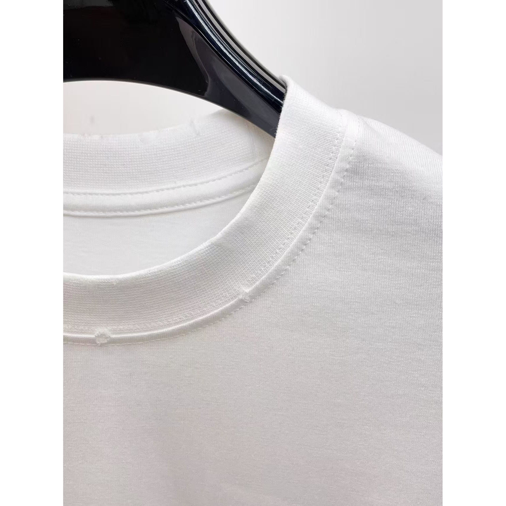 <p>Balenciaga 专柜新款短袖T恤(白)</p>