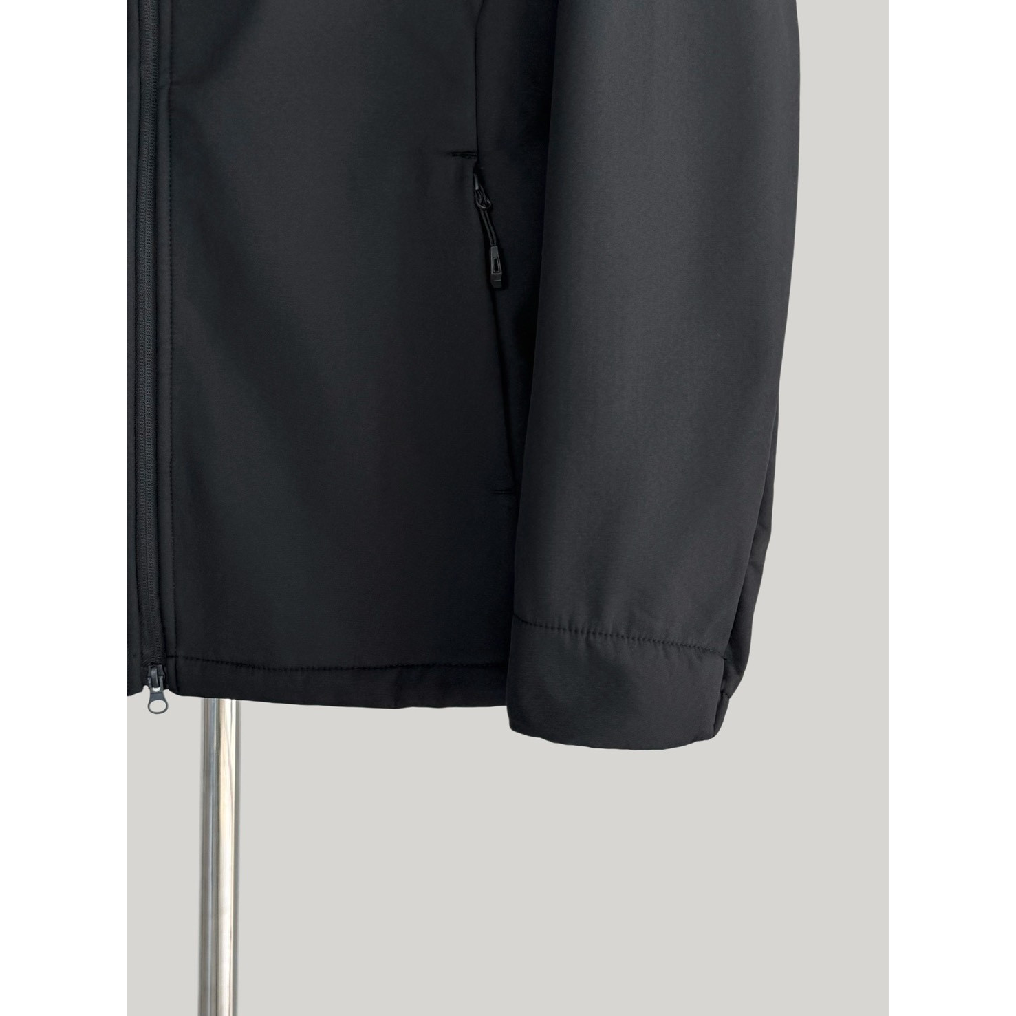 <p>KOLON SPORT 冲锋衣连帽款(黑)</p>