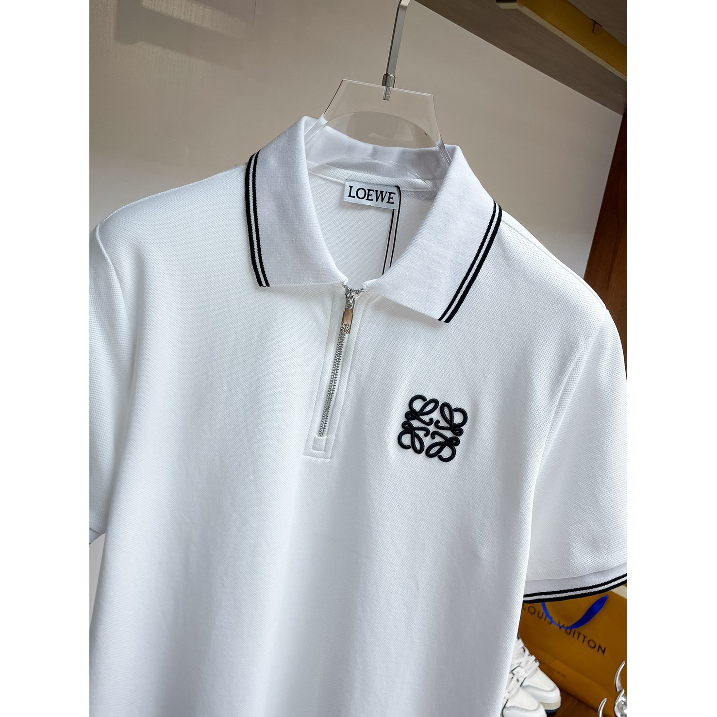 <p>LOEWE&nbsp;短袖翻领polo衫(白)</p>