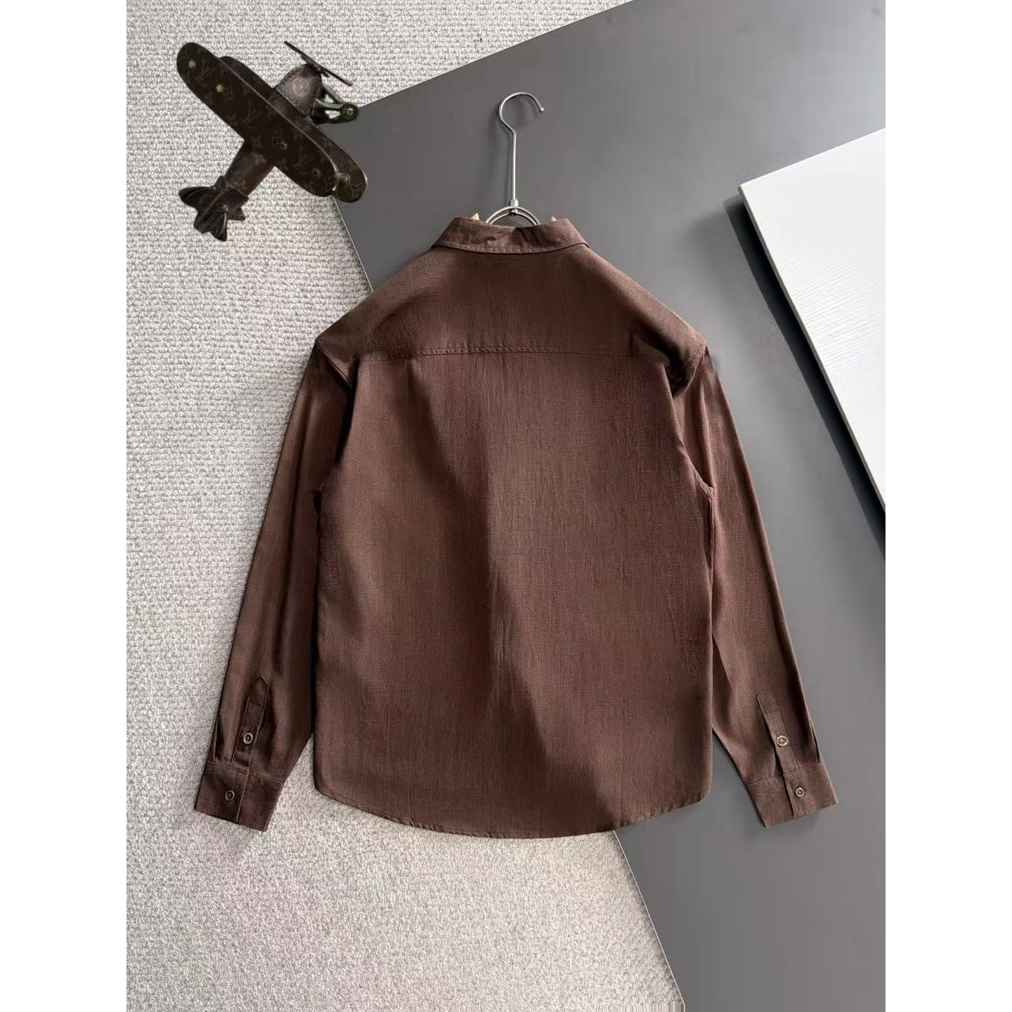 <p>BURBERRY 亚麻衬衫套装(棕)</p>