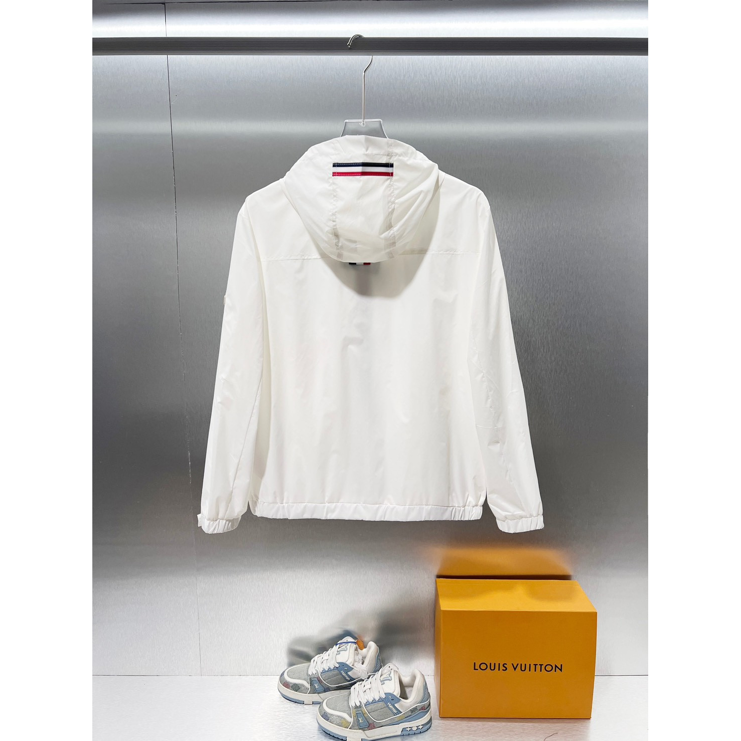 <p>MONCLER 夹克外套(白)</p>