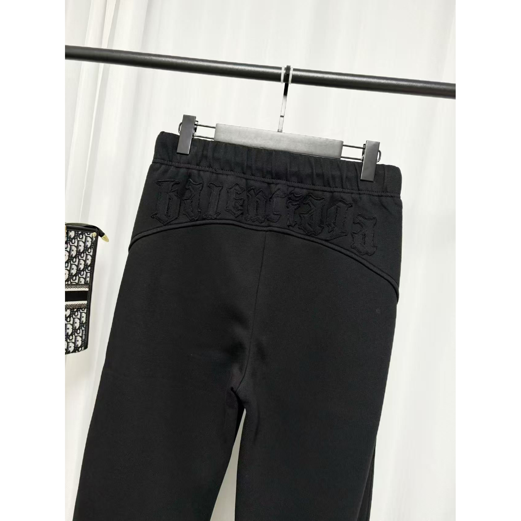 <p>Balenciaga 休闲长裤(黑)</p>