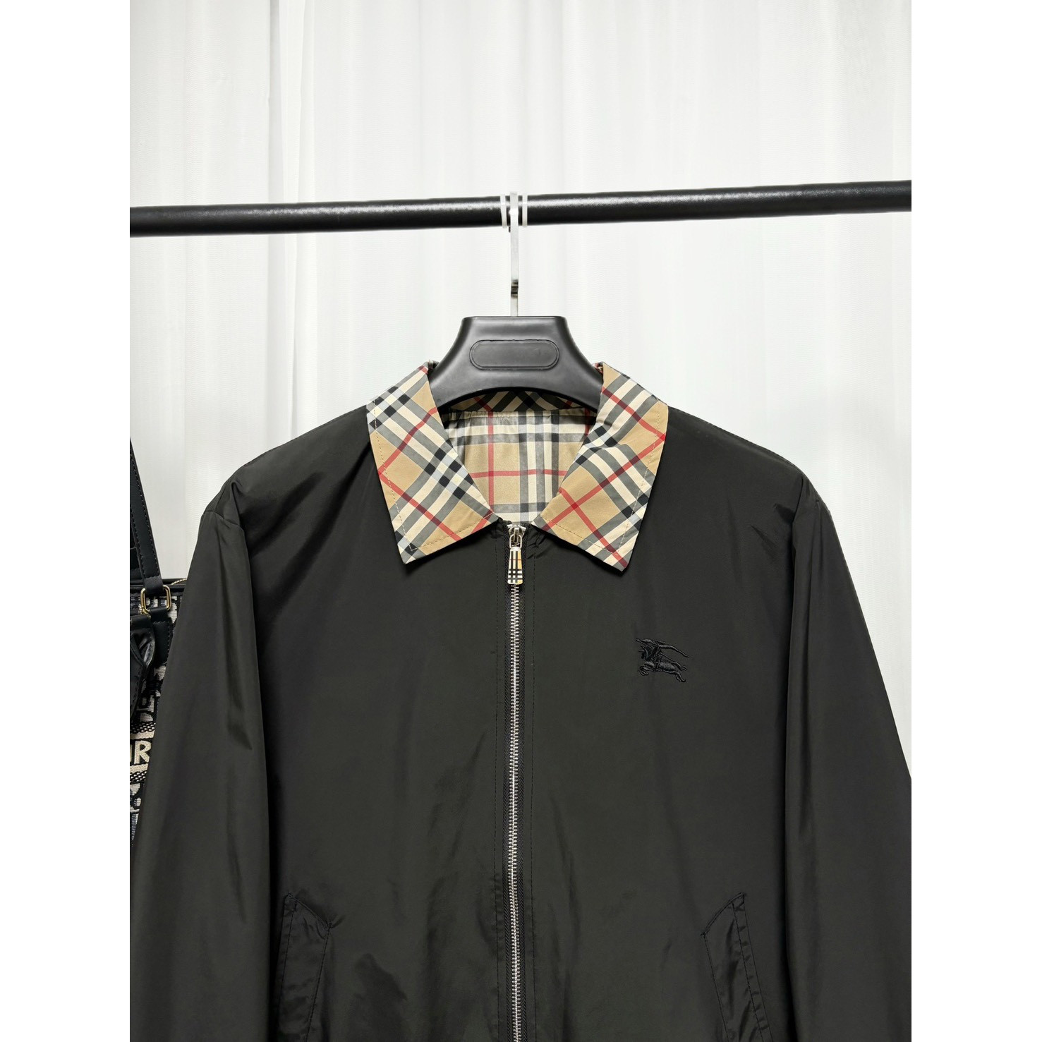 <p>Burberry 夹克外套</p>