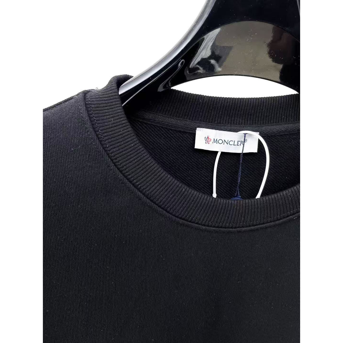 <p>MONCLER 圆领卫衣(黑)</p>