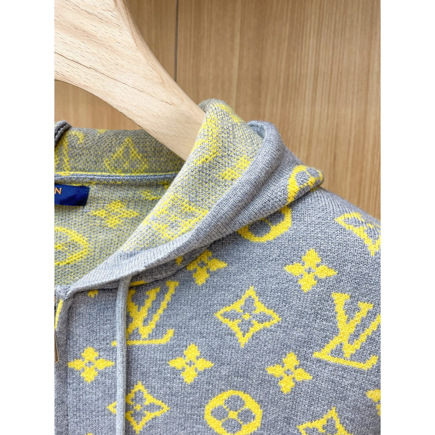<p>LV 精品外套</p>