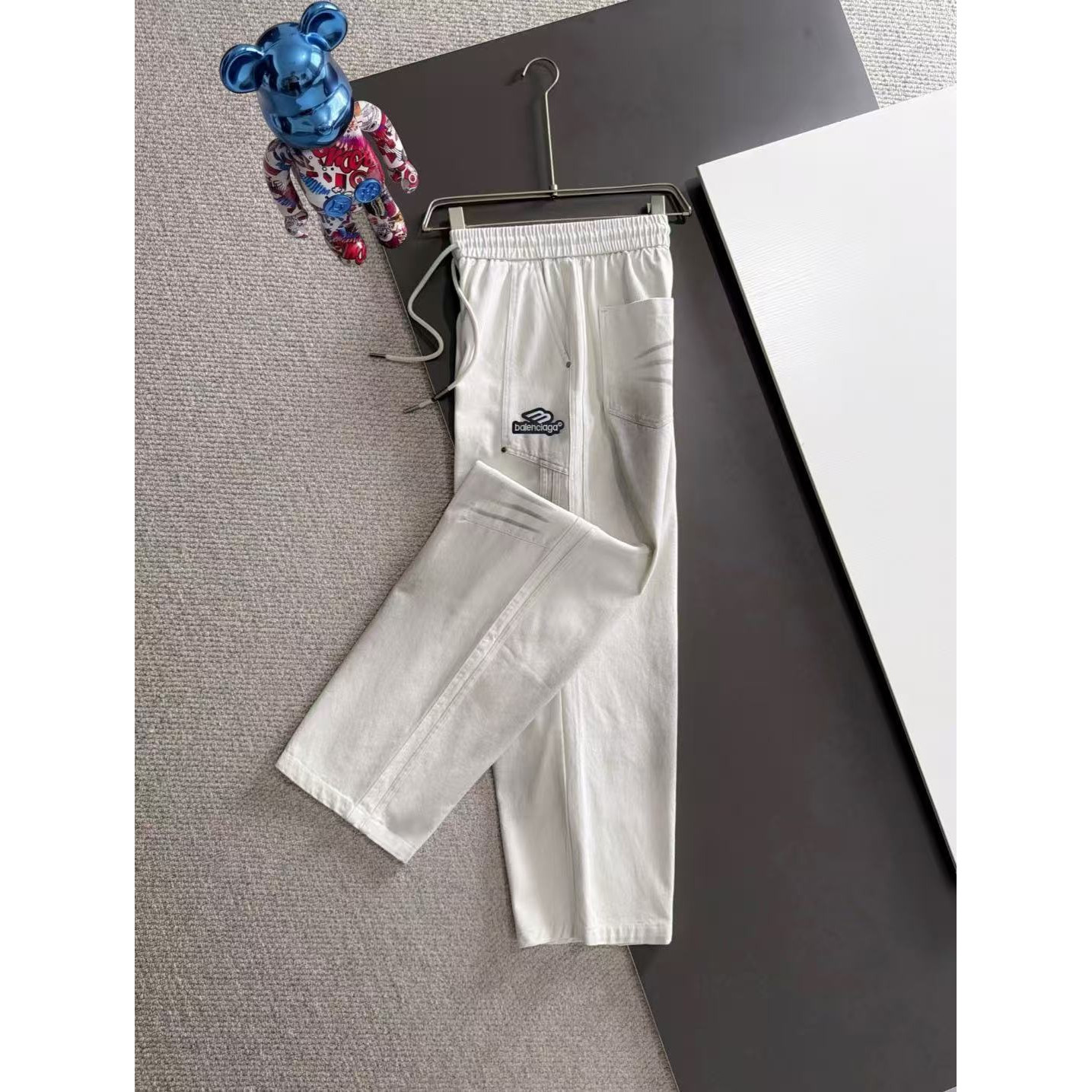 <p>Balenciaga 夏季新款松紧带休闲裤(786886)</p>