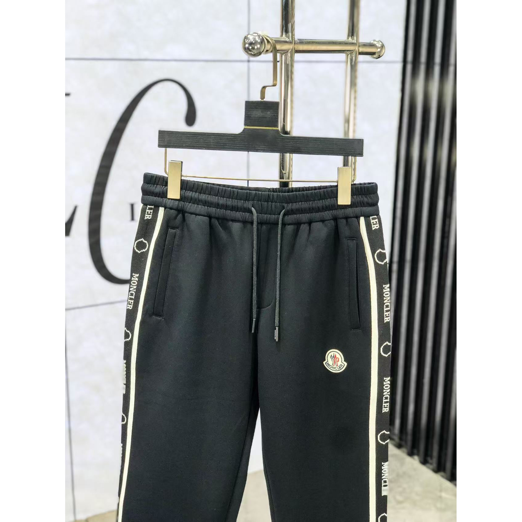 <p>MONCLER 高品质时尚休闲裤(782934)</p>