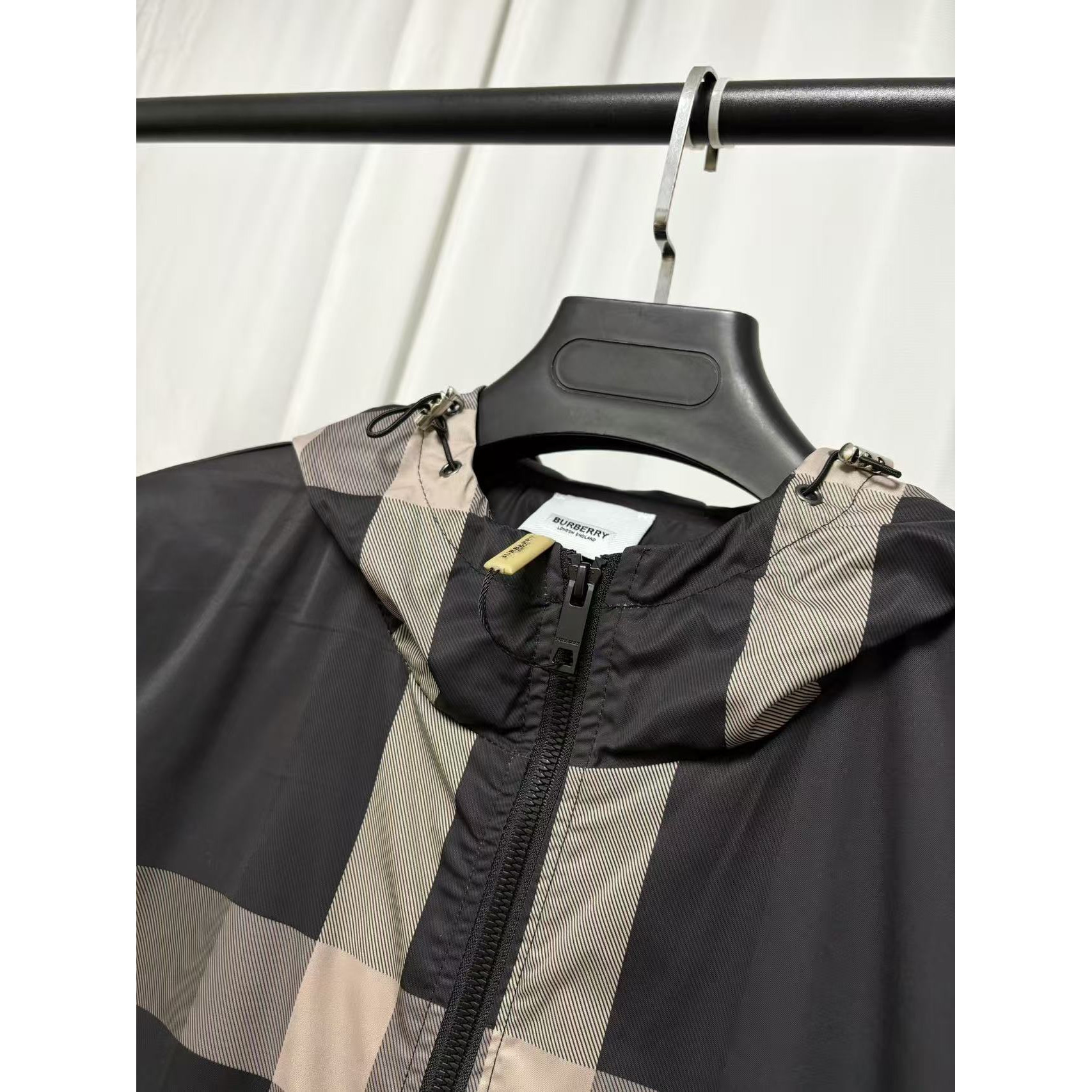 <p>Burberry 夹克外套(黑)</p>