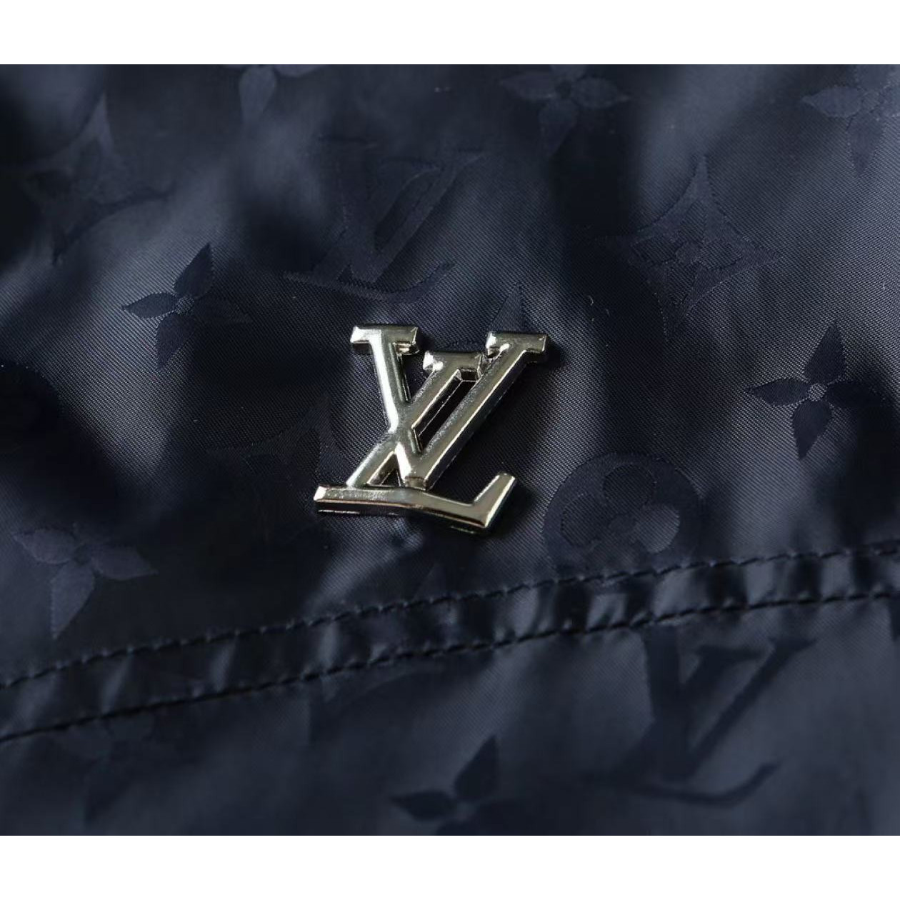 <p>LV 男士夹克外套(800881)</p>