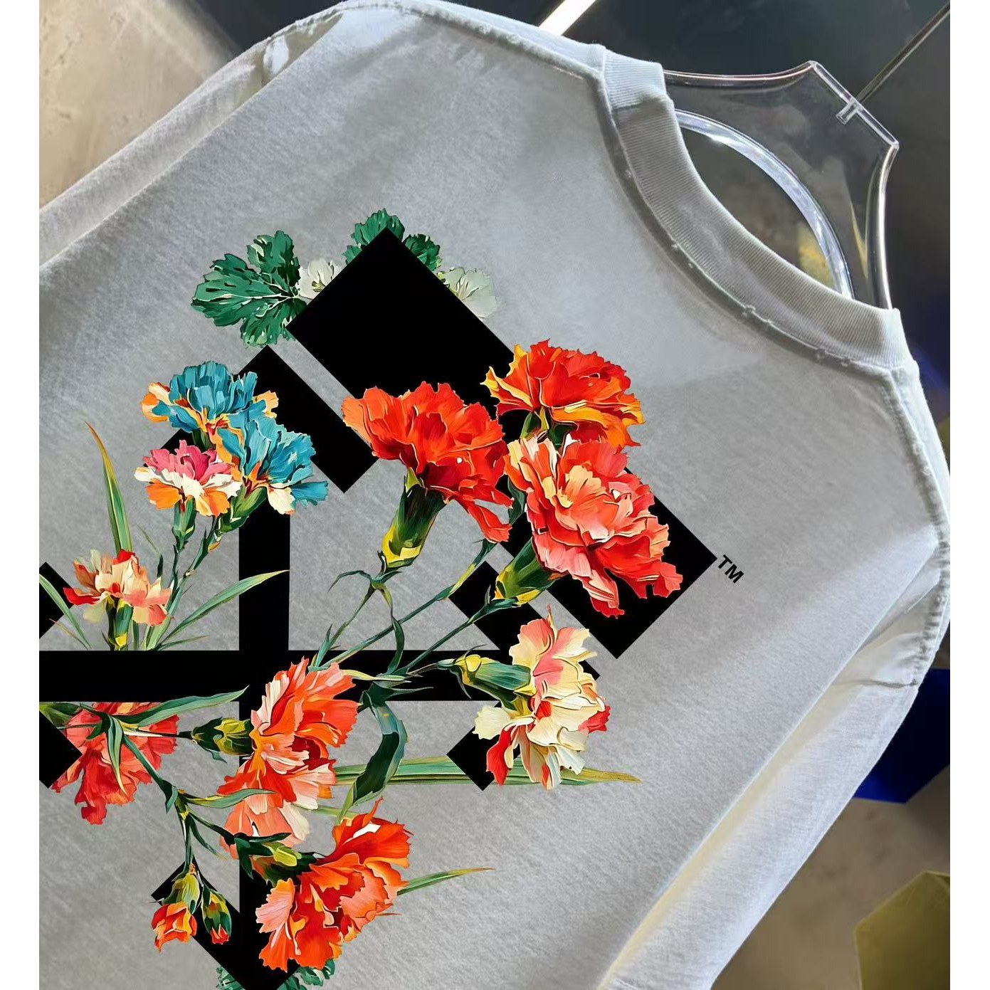 <p>OFF-white&nbsp;洗水磨破短袖T恤(洗水白)</p>