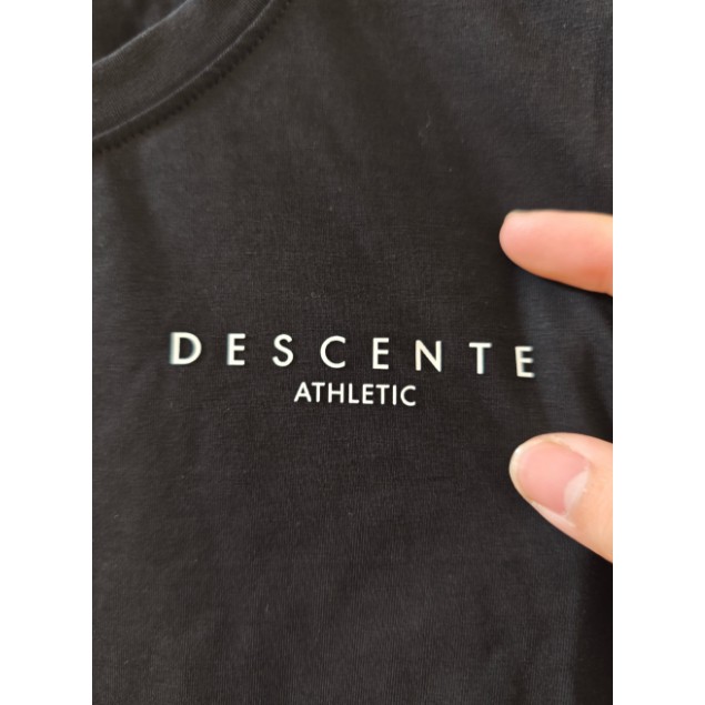 <p>DESCENTE 短袖T恤(黑)</p>