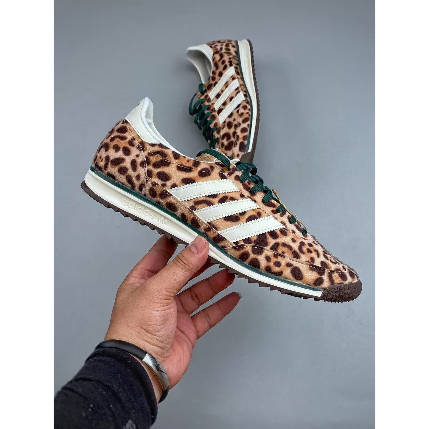 <p>Adidas 复古休闲运动鞋(豹紋)</p>