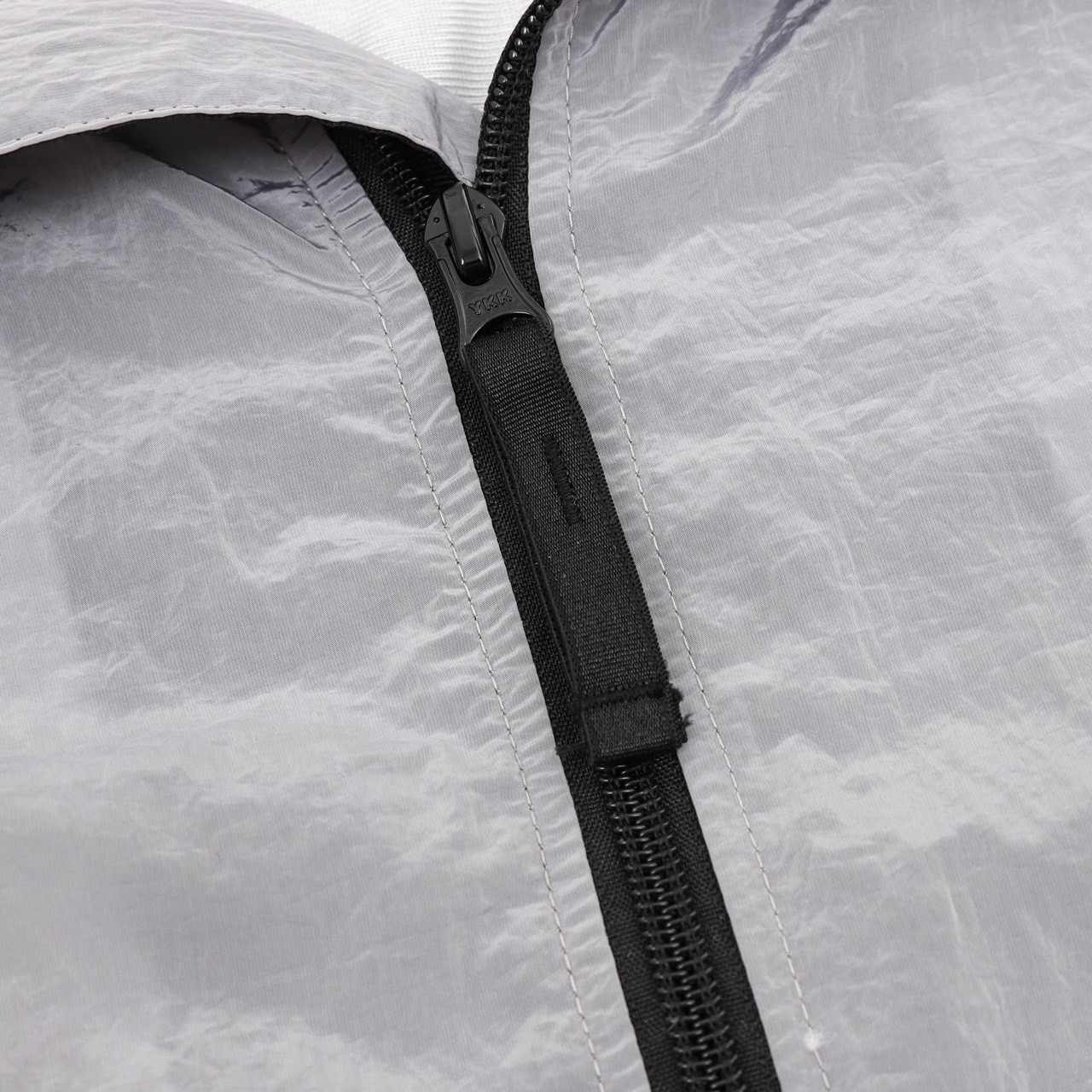 <p>Stone Island Nylon Meta 系列金属尼龙外套</p>