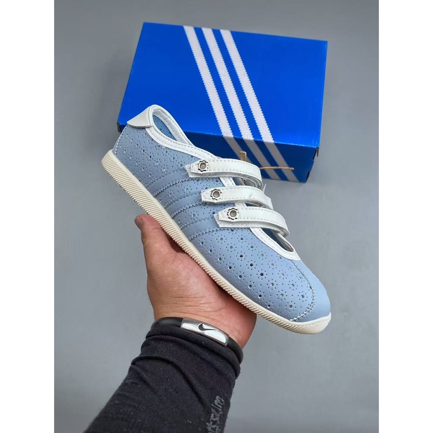 <p>Adidas 玛丽珍鞋(藍)</p>