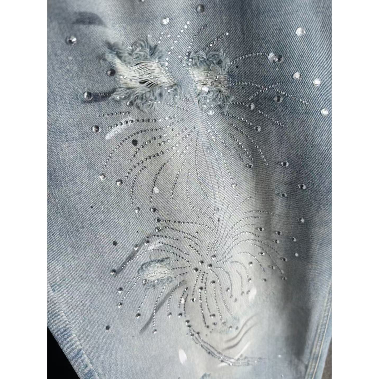 <p>DIOR&nbsp;男士款重工直筒弯刀牛仔裤(藍)</p>