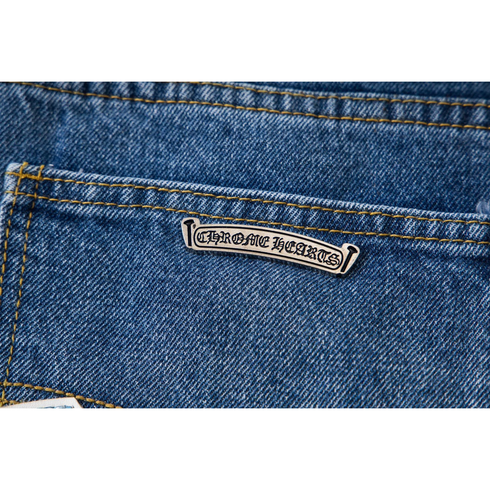 <p>CHROME HEARTS 浅蓝裤梵文蓝白拼皮牛仔裤(1805#)</p>

<p>&nbsp;</p>