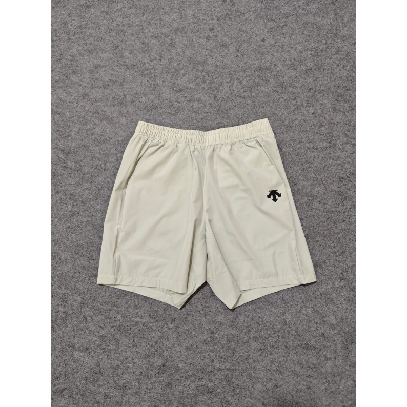 <p>DESCENTE 速乾短褲(米白)</p>