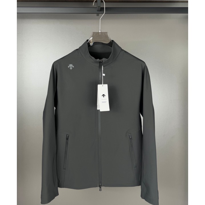 <p>DESCENTE 高爾夫系列防風防潑水夾克外套(黑)</p>