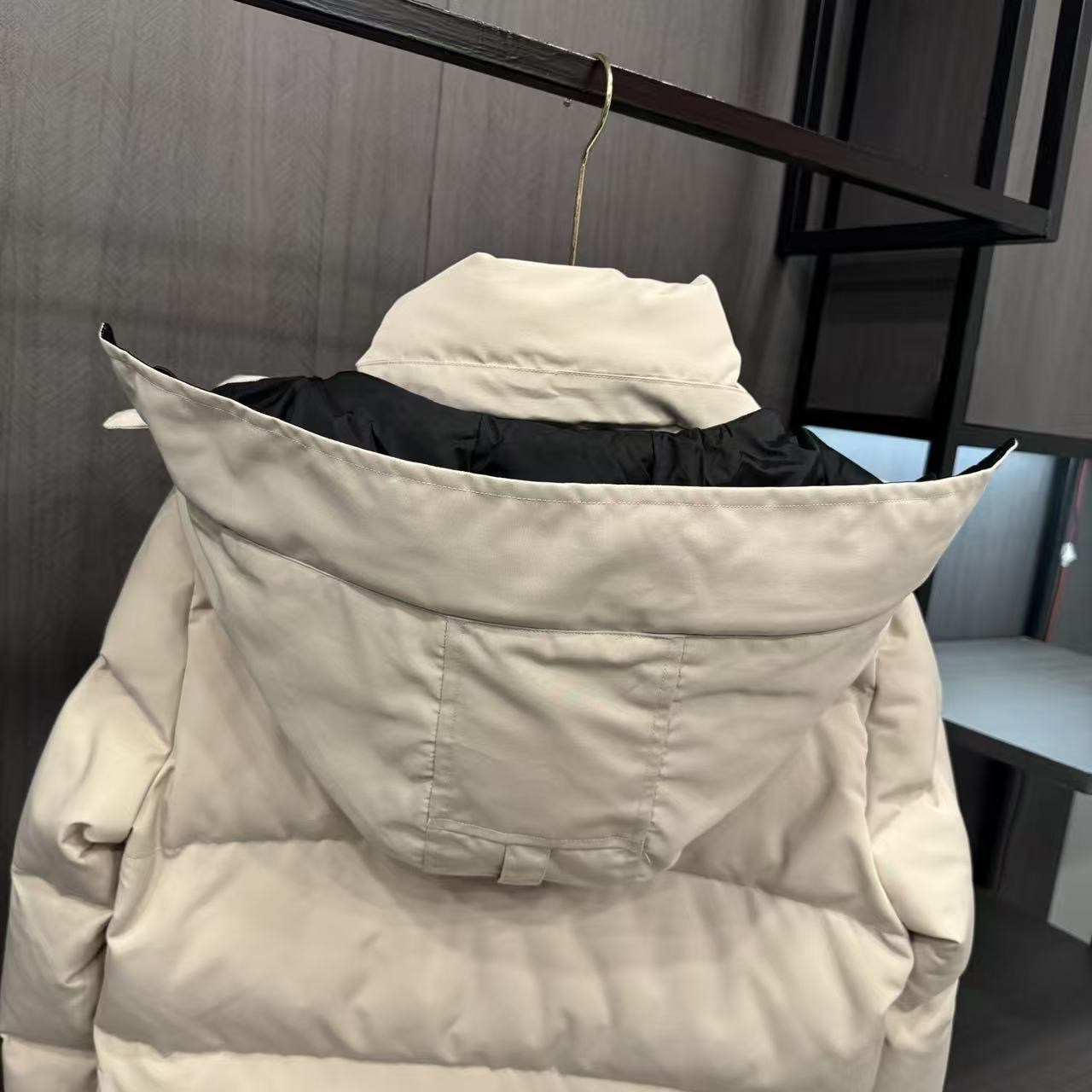 <p>Canada Goose 可拆卸兜帽全長款羽绒服(卡其)</p>