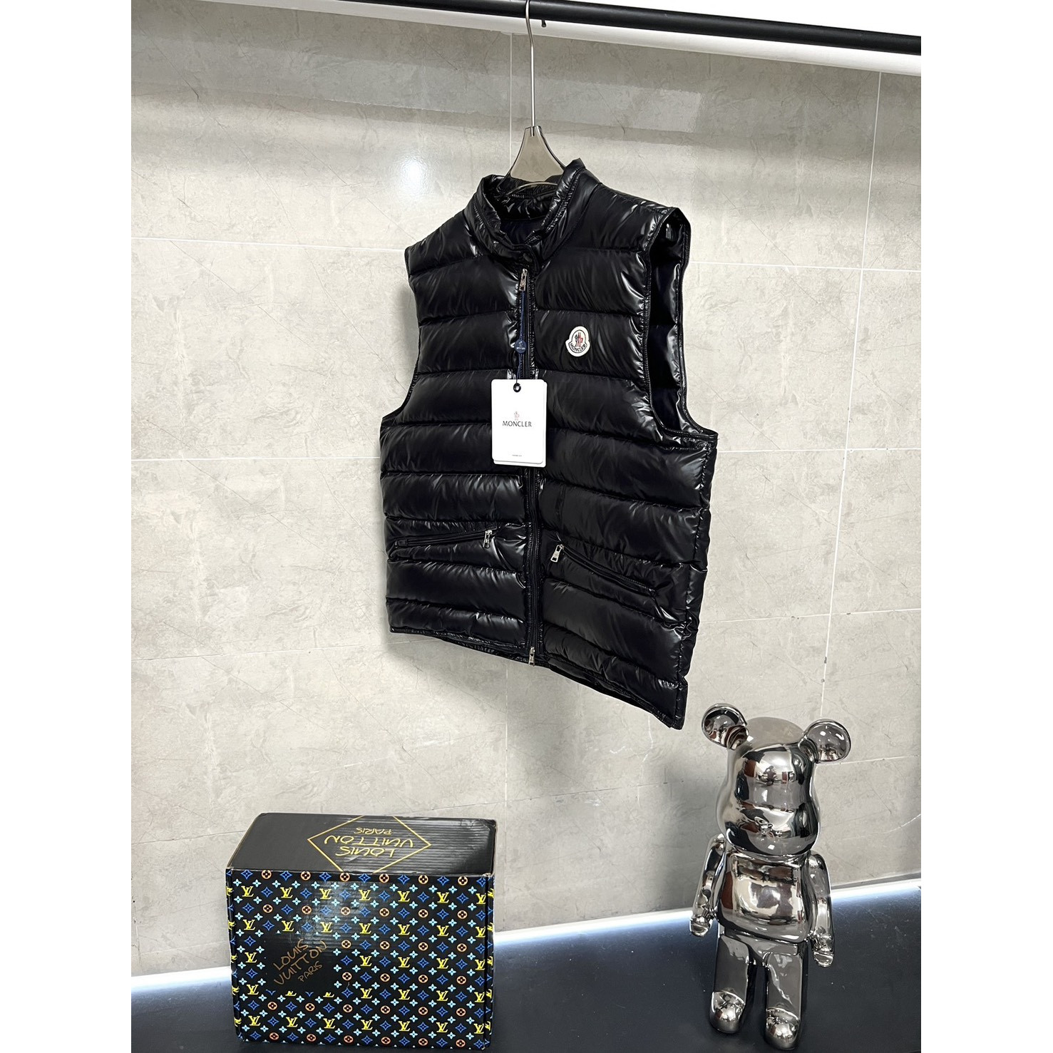 <p>Moncler 小立领羽绒马甲(黑)</p>